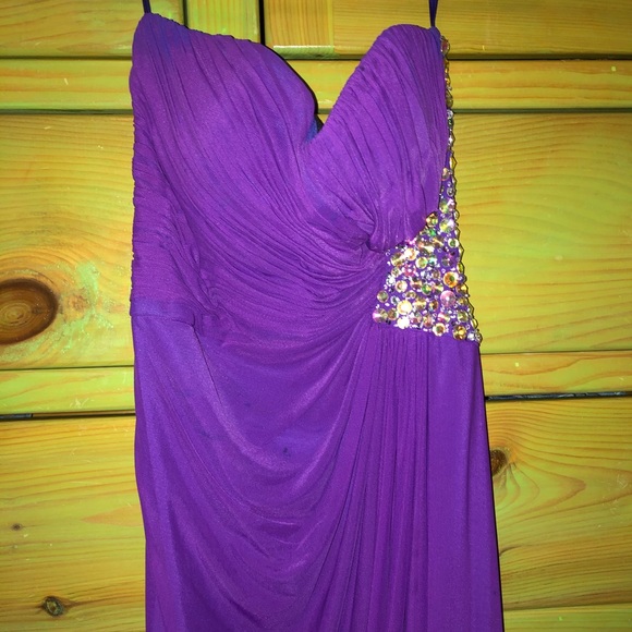 Formal Dress - Picture 1 of 2